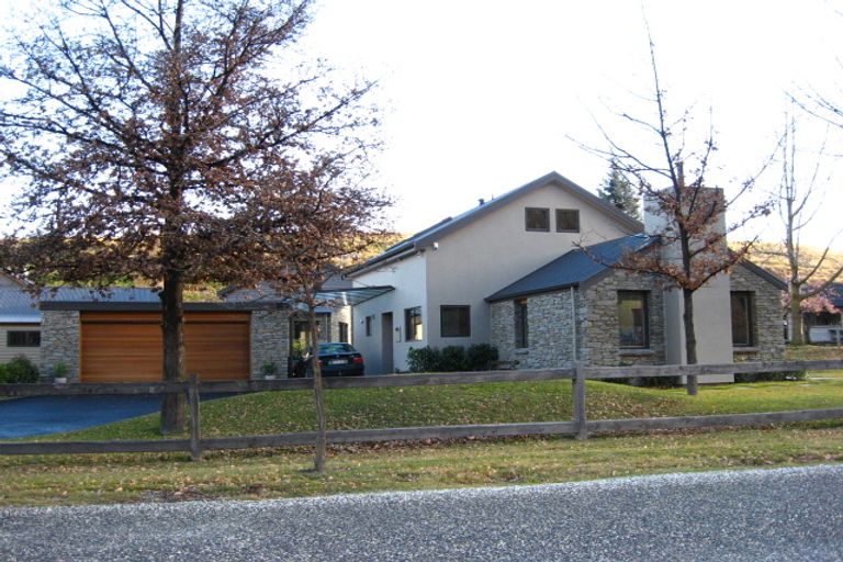 Photo of property in 96 Centennial Avenue, Arrowtown, 9302