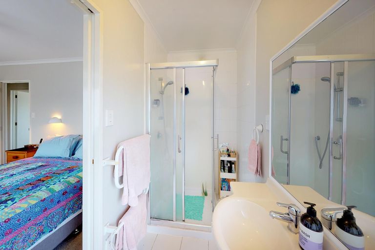 Photo of property in 9 Matilda Place, Weymouth, Auckland, 2103