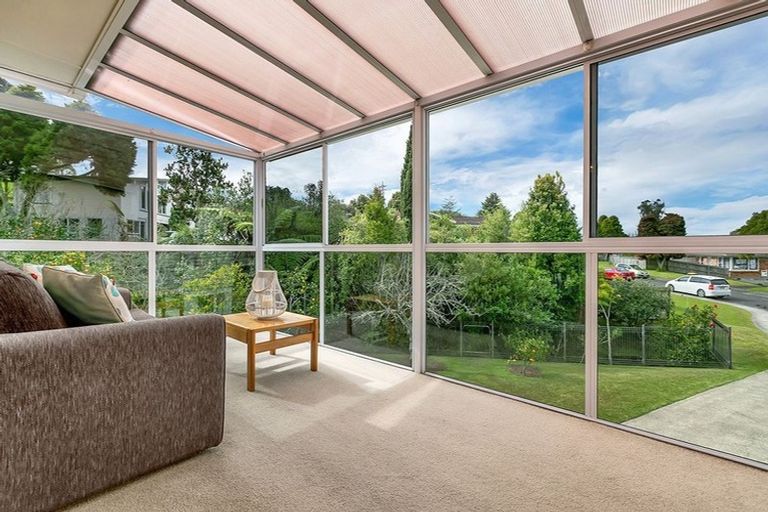 Photo of property in 21 Battle Place, Glenfield, Auckland, 0629