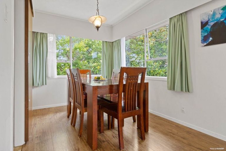 Photo of property in 2/160a Titirangi Road, New Lynn, Auckland, 0600