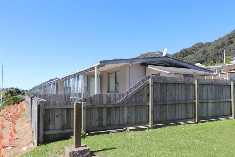 Photo of property in 1/1 Angle Street, Picton, 7220