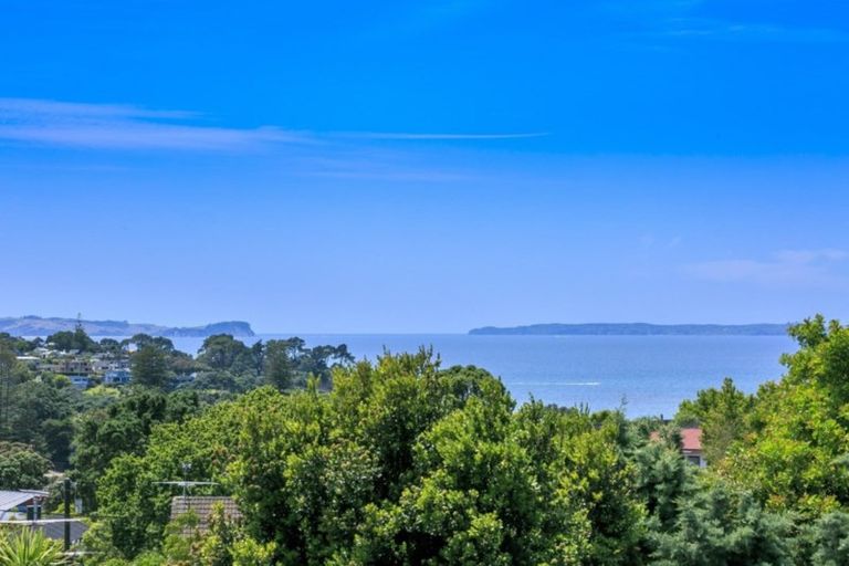 Photo of property in 2/14 Ridge Road, Waiake, Auckland, 0630