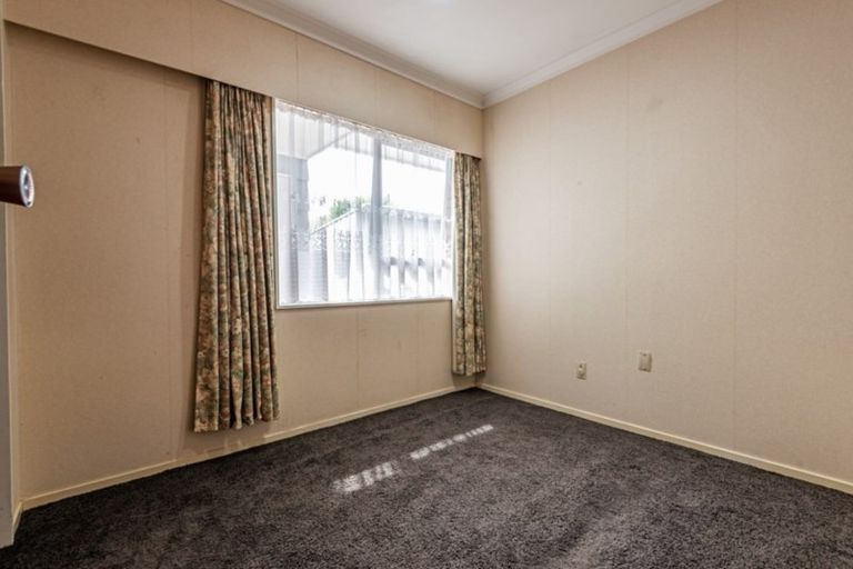 Photo of property in 10 Hollows Crescent, Takaro, Palmerston North, 4412