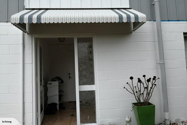 Photo of property in 2/527 Beach Road, Murrays Bay, Auckland, 0630