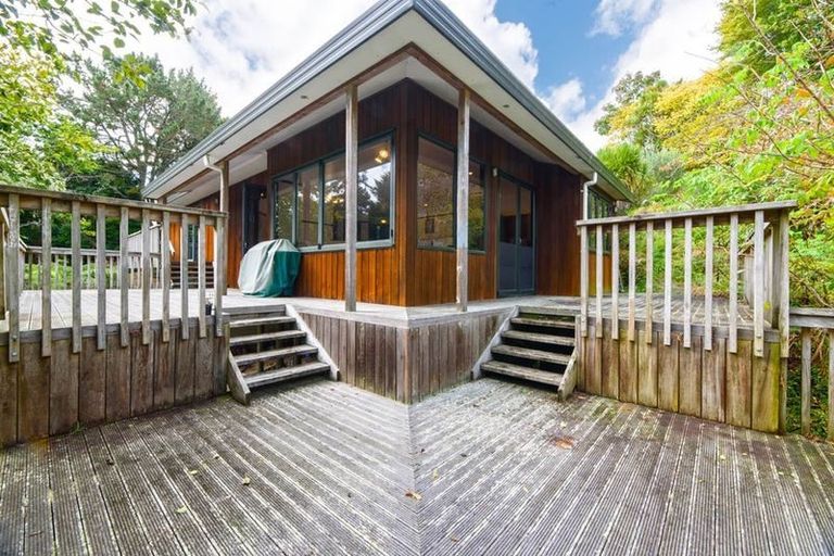 Photo of property in 1008c East Coast Road, Fairview Heights, Auckland, 0630