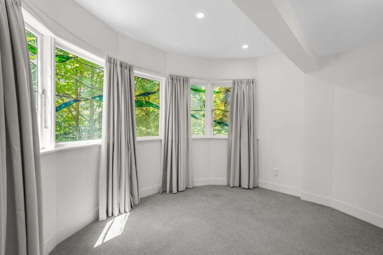 Photo of property in 33 Waitohu Road, York Bay, Lower Hutt, 5013