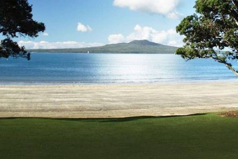 Photo of property in 34 Sandown Road, Rothesay Bay, Auckland, 0630