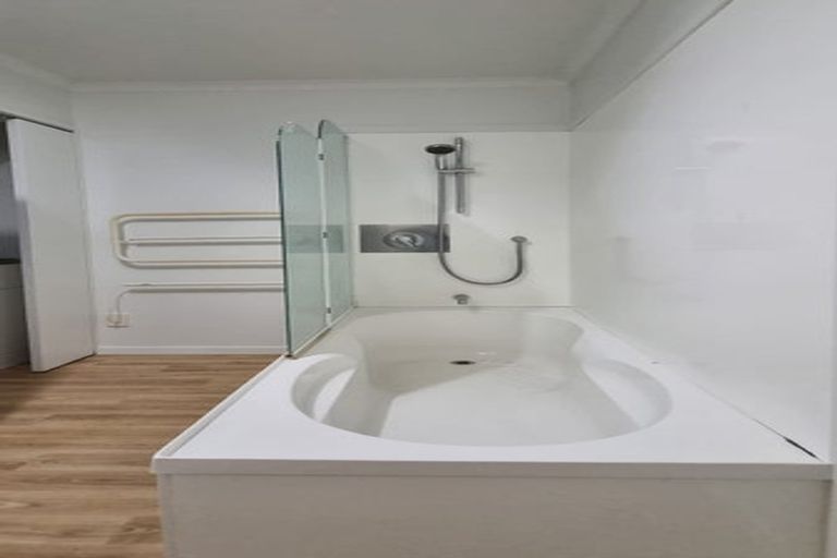 Photo of property in 12/17 Harbour View Road, Te Atatu Peninsula, Auckland, 0610