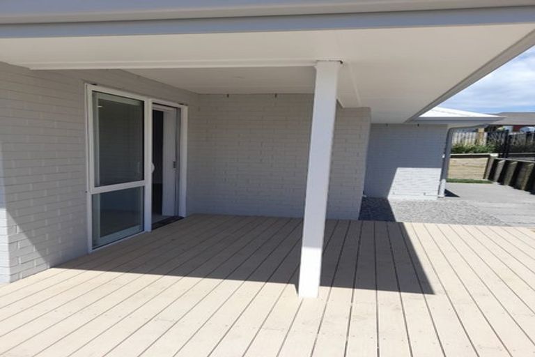 Photo of property in 1 Nottingham Road, Omokoroa, 3114