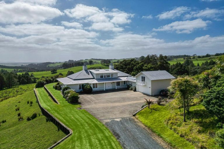 Photo of property in 38 Kaipara View Road, Helensville, 0875