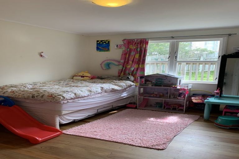 Photo of property in 38 Lyndfield Lane, Newlands, Wellington, 6037