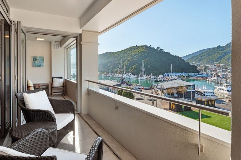 Photo of property in Oxleys Rock Apartments, 401/6 London Quay, Picton, 7220