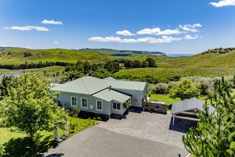 Photo of property in 52 Waipuka Road, Waimarama, Havelock North, 4294
