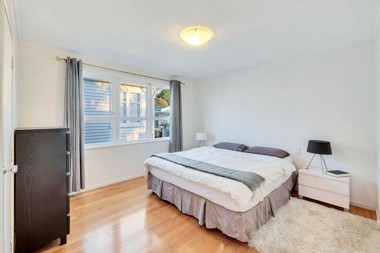 Photo of property in 12 Chilcott Road, Henderson, Auckland, 0612