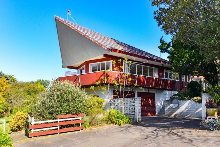 Photo of property in 100 Puketapu Road, Taradale, Napier, 4112