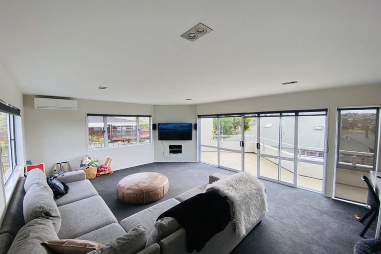 Photo of property in 2/5 Nigel Road, Browns Bay, Auckland, 0630