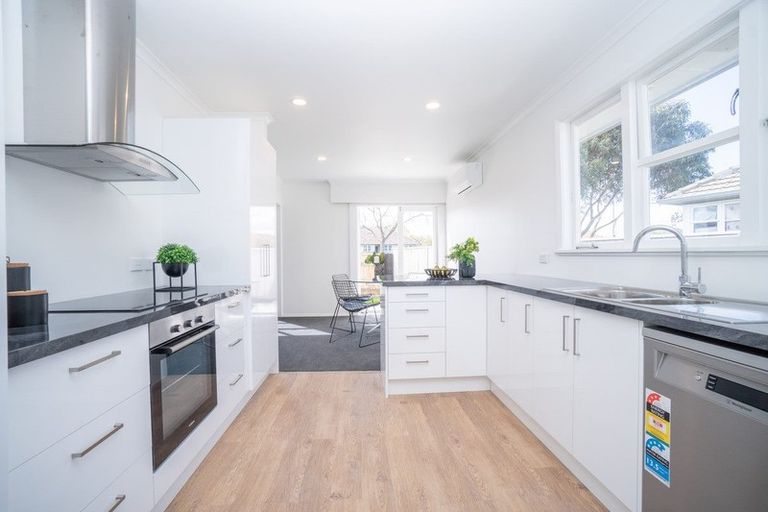 Photo of property in 6 Esk Street, Roslyn, Palmerston North, 4414