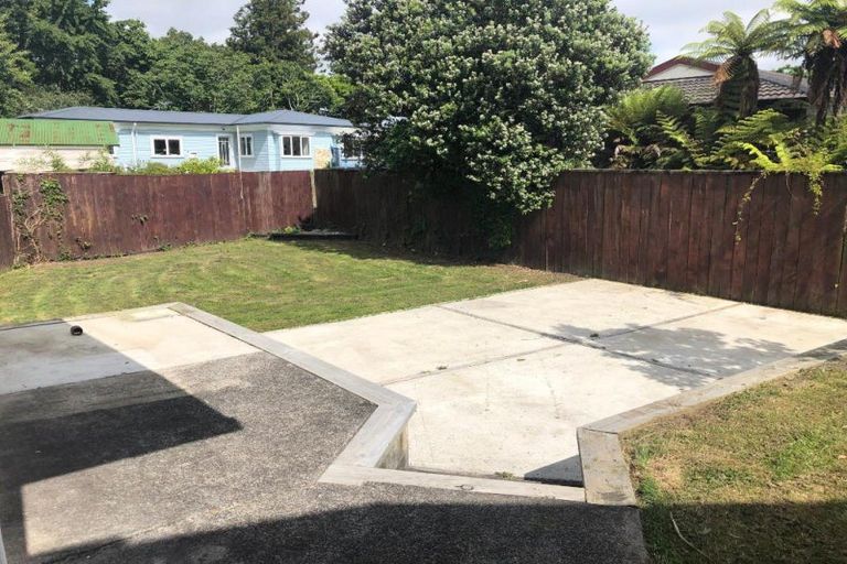 Photo of property in 11 Moncrieff Avenue, Fairfield, Hamilton, 3214