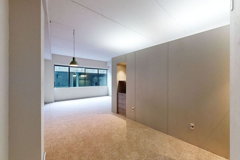 Photo of property in Gerondis Bldg Apartments, 410/60 Willis Street, Wellington Central, Wellington, 6011