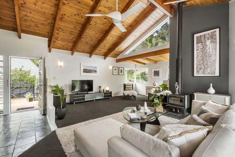 Photo of property in 2/12a Mcdowell Crescent, Hillcrest, Auckland, 0627