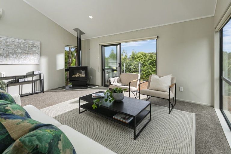 Photo of property in 33 Waipuia Place, Greenhithe, Auckland, 0632