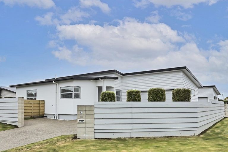 Photo of property in 18 Rosewood Drive, Rosedale, Invercargill, 9810