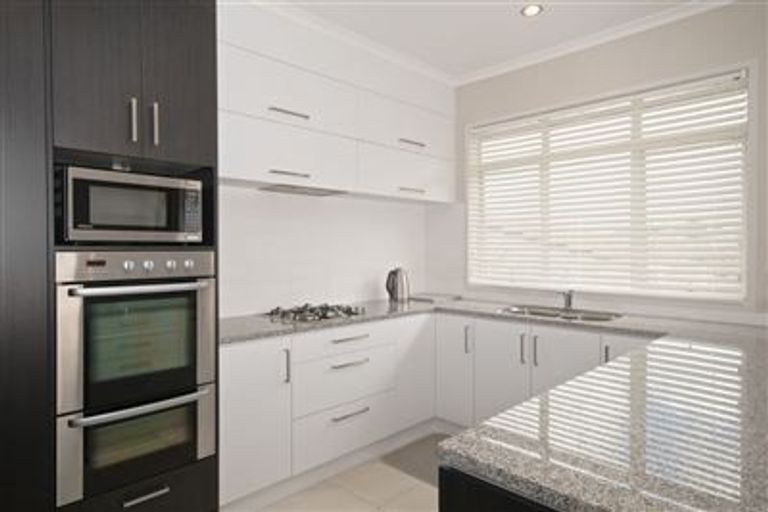 Photo of property in 12 Kouras Place, Flat Bush, Auckland, 2016