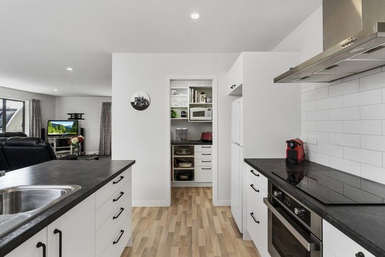 Photo of property in 4 Te Ataiti Lane, Pyes Pa, Tauranga, 3112