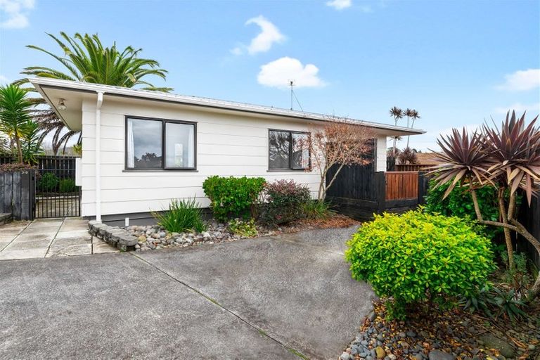 Photo of property in 2/9 Applewood Drive, Henderson, Auckland, 0612