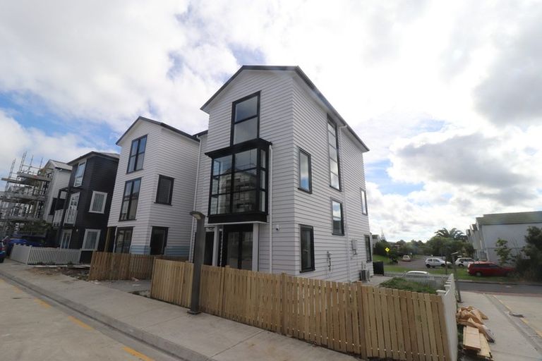 Photo of property in 2 Nephrite Lane, Henderson, Auckland, 0610