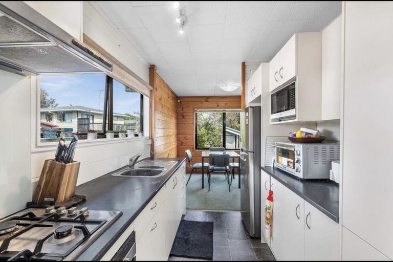 Photo of property in 2/85 Awaruku Road, Torbay, Auckland, 0630