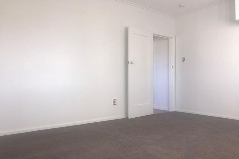 Photo of property in 1a Truscott Place, West Harbour, Auckland, 0618
