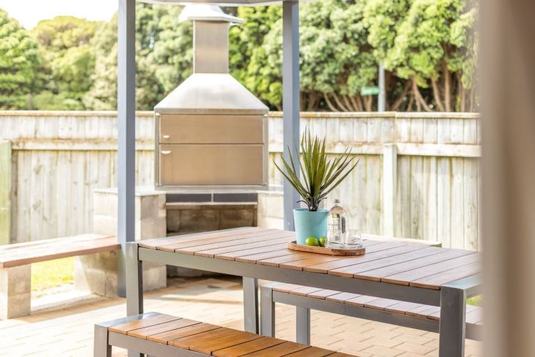 Photo of property in 18 Guildford Drive, Paraparaumu, 5032