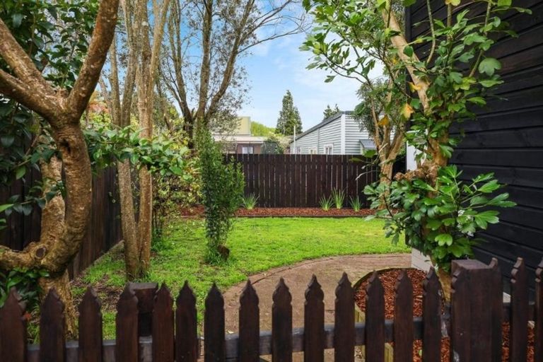 Photo of property in 14 Kiwi Avenue, Forest Lake, Hamilton, 3200