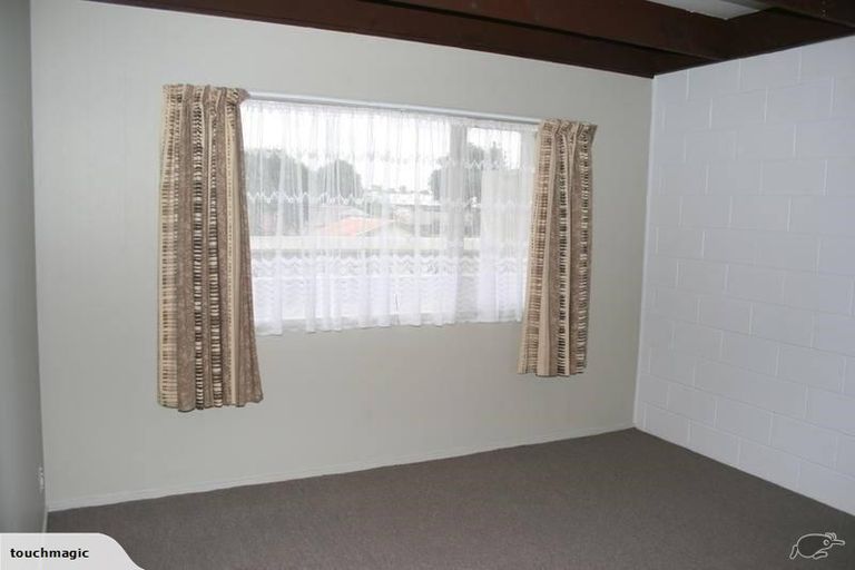 Photo of property in 9/5 Keeling Road, Henderson, Auckland, 0612