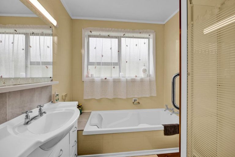 Photo of property in 244 Maata Road, Eltham, 4398