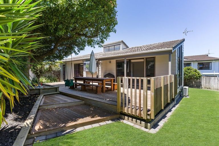 Photo of property in 30 Sandgate Avenue, Botany Downs, Auckland, 2010