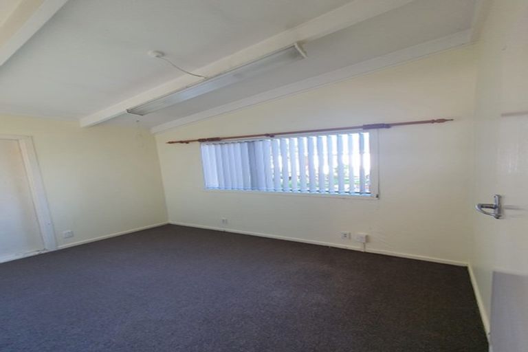 Photo of property in 4104 Great North Road, Glen Eden, Auckland, 0602