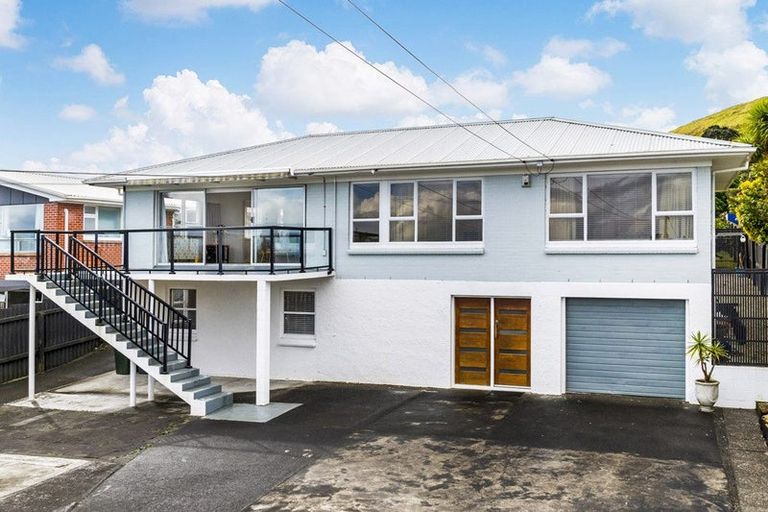 Photo of property in 121 Wallace Road, Mangere Bridge, Auckland, 2022