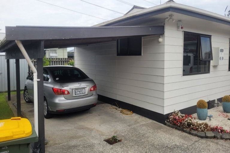 Photo of property in 2/256 Porchester Road, Takanini, 2112