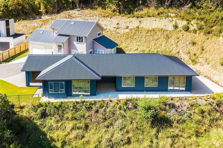 Photo of property in 7 Hull Place, Whitby, Porirua, 5024