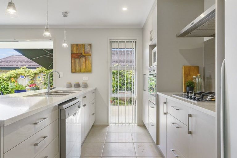 Photo of property in 37 Rochfort Crescent, Pyes Pa, Tauranga, 3112