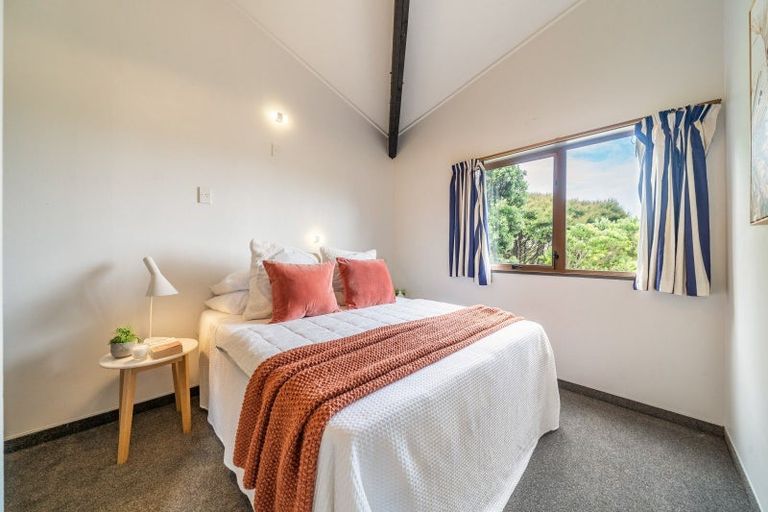 Photo of property in 6 The Track, Plimmerton, Porirua, 5026