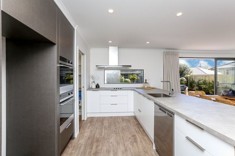 Photo of property in 386a Mangorei Road, Merrilands, New Plymouth, 4312