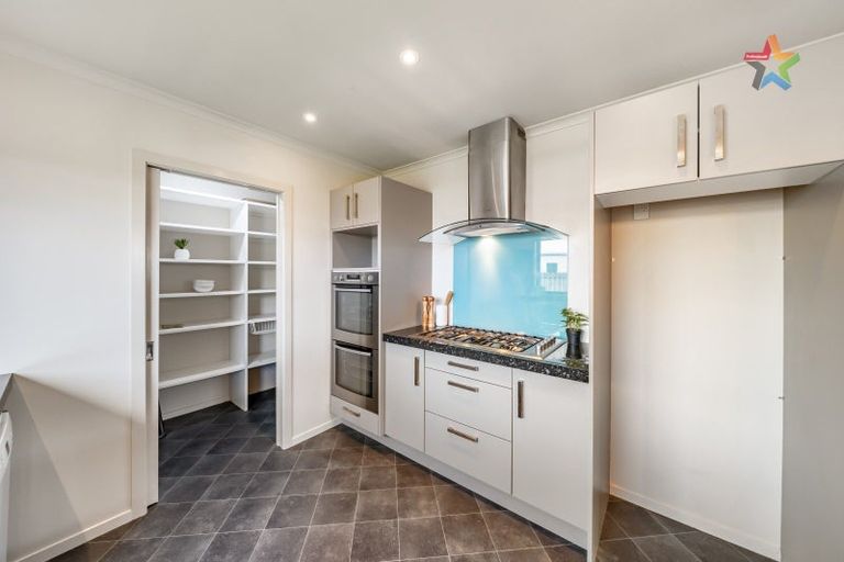 Photo of property in 14a Glen Road, Stokes Valley, Lower Hutt, 5019