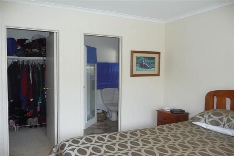 Photo of property in 17 Farringdon Avenue, Rototuna North, Hamilton, 3210