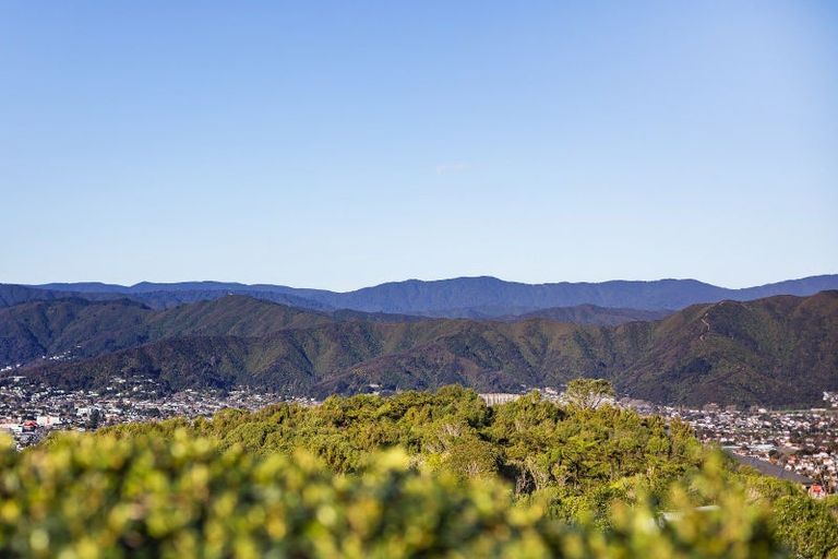 Photo of property in 5 Saint Elizabeth Heights, Normandale, Lower Hutt, 5010