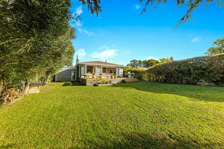 Photo of property in 4 Divich Avenue, Te Atatu South, Auckland, 0610