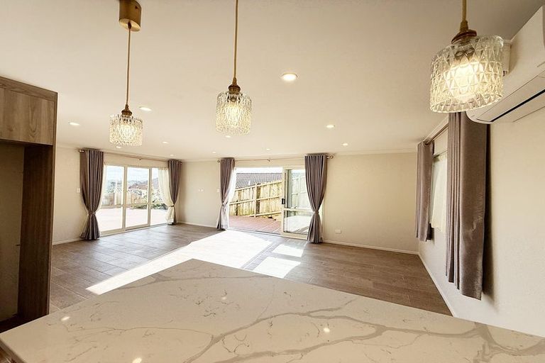 Photo of property in 7a Marco Place, Highland Park, Auckland, 2010