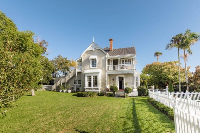 Photo of property in 52 Hinemoa Street, Birkenhead, Auckland, 0626